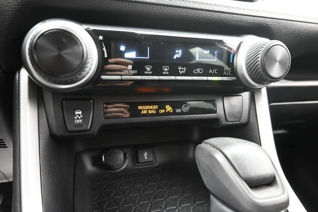 Used 2020 Silver Toyota LE image 20