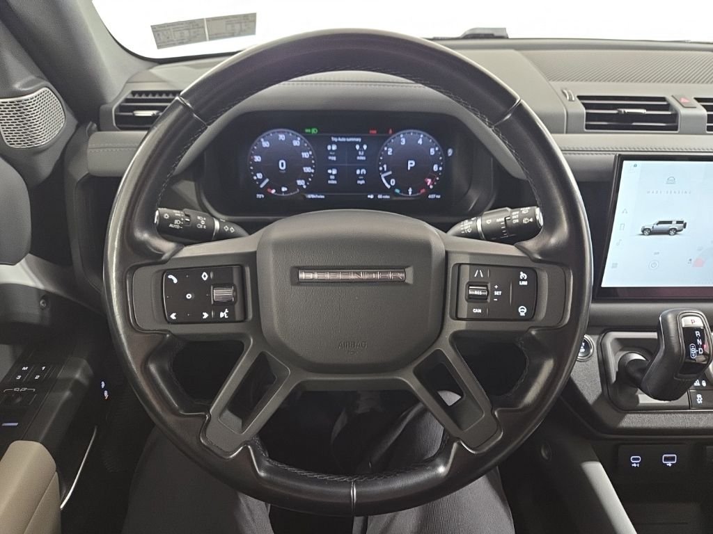 Used 2023 Fuji White Land Rover X-Dynamic SE image 13