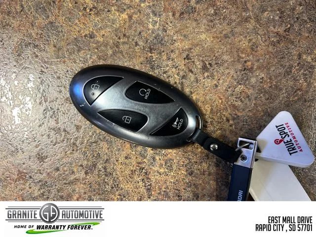 Used 2025 White Hyundai SEL image 12