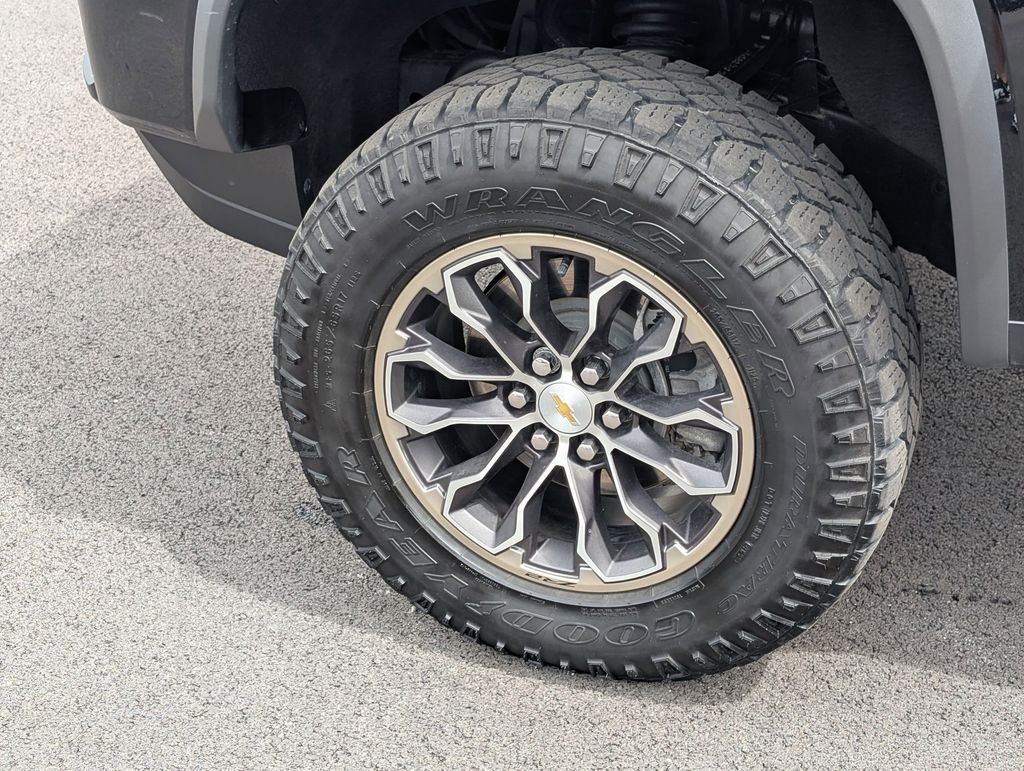 Used 2022  Chevrolet ZR2 image 23
