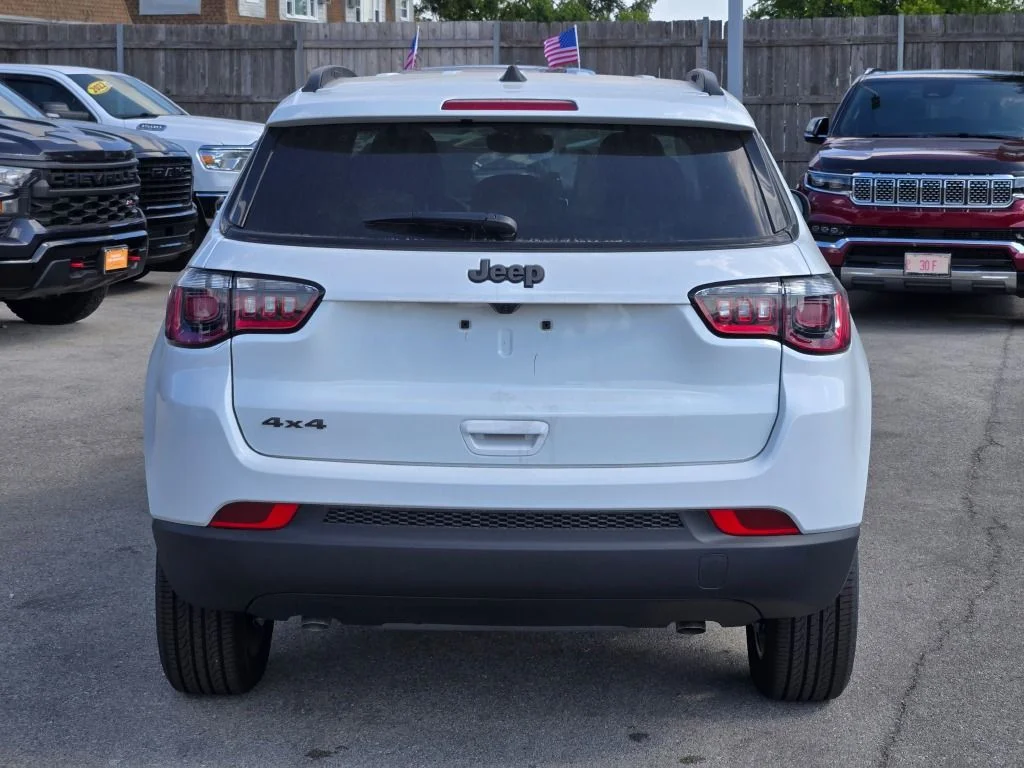 New 2026 Bright White Clearcoat Jeep Latitude image 11
