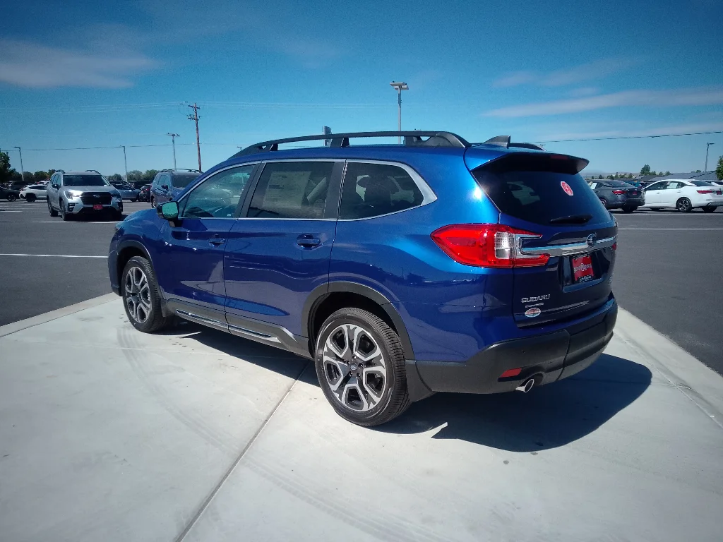 New 2026 SAPPHIRE BLUE PEARL Subaru Limited 7-Passenger image 5