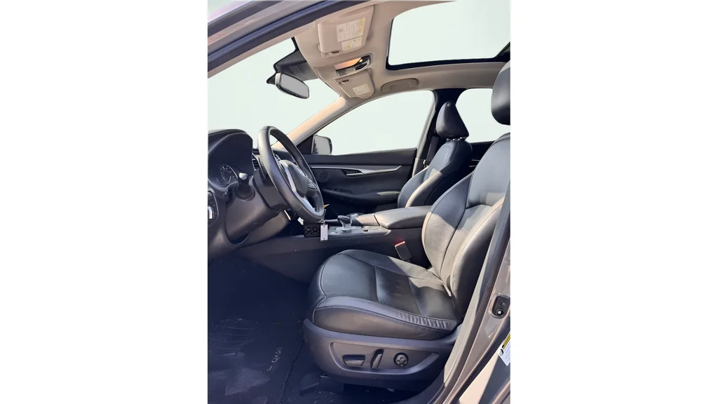 Used 2022 Gray INFINITI LUXE image 10