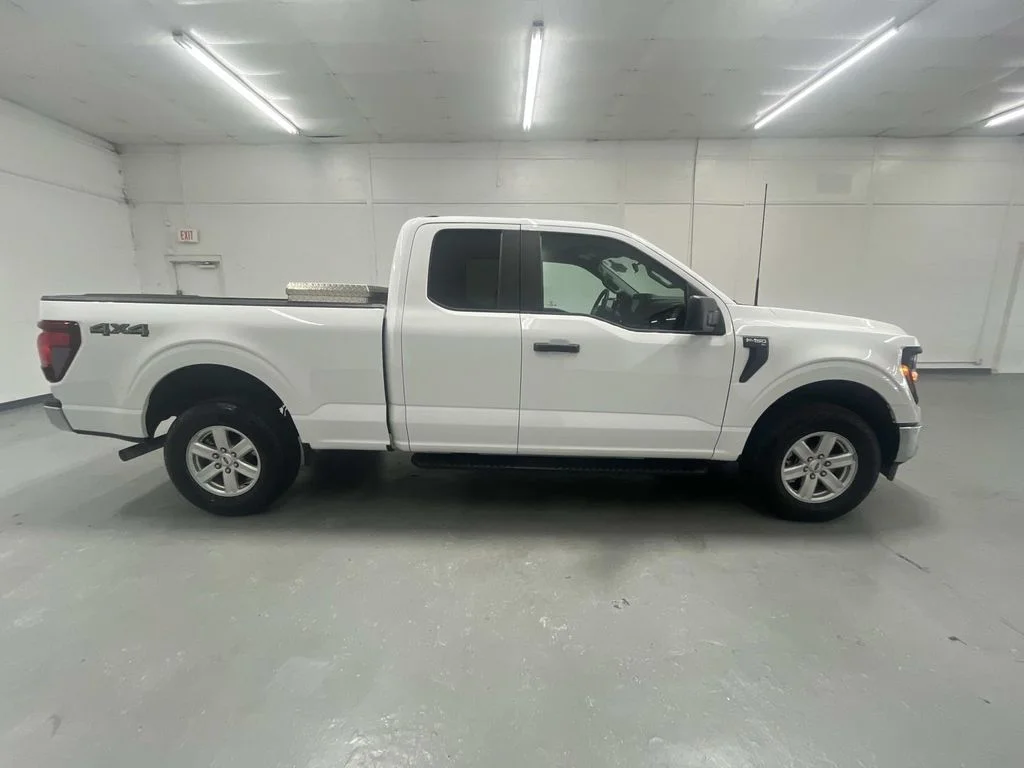 Used 2024 Oxford White Ford XL SUPER CREW 4WD 2.7L V6 1 OWNER image 2