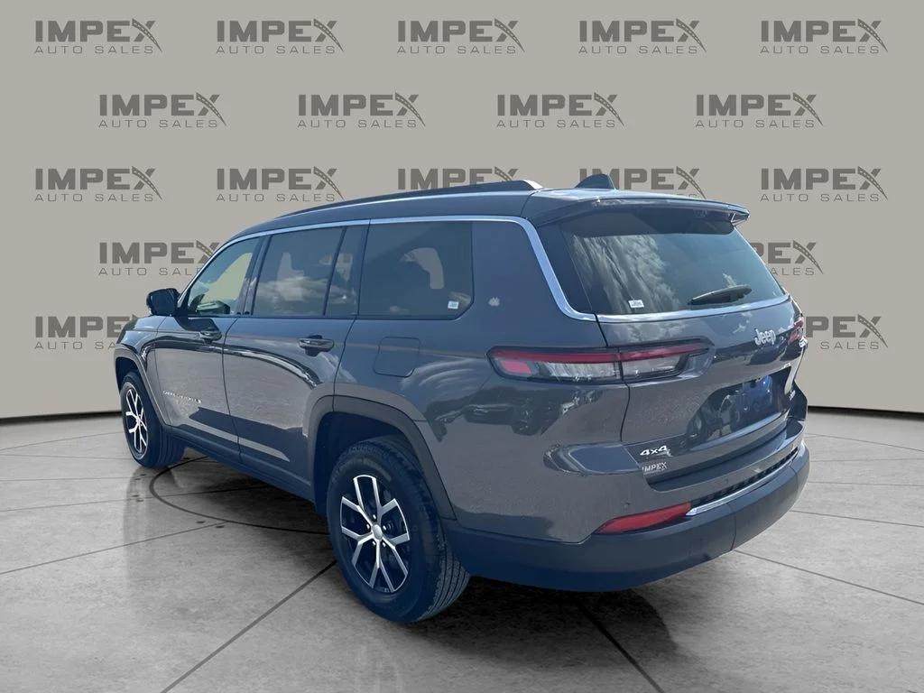 Used 2025 Gray Jeep Limited image 3