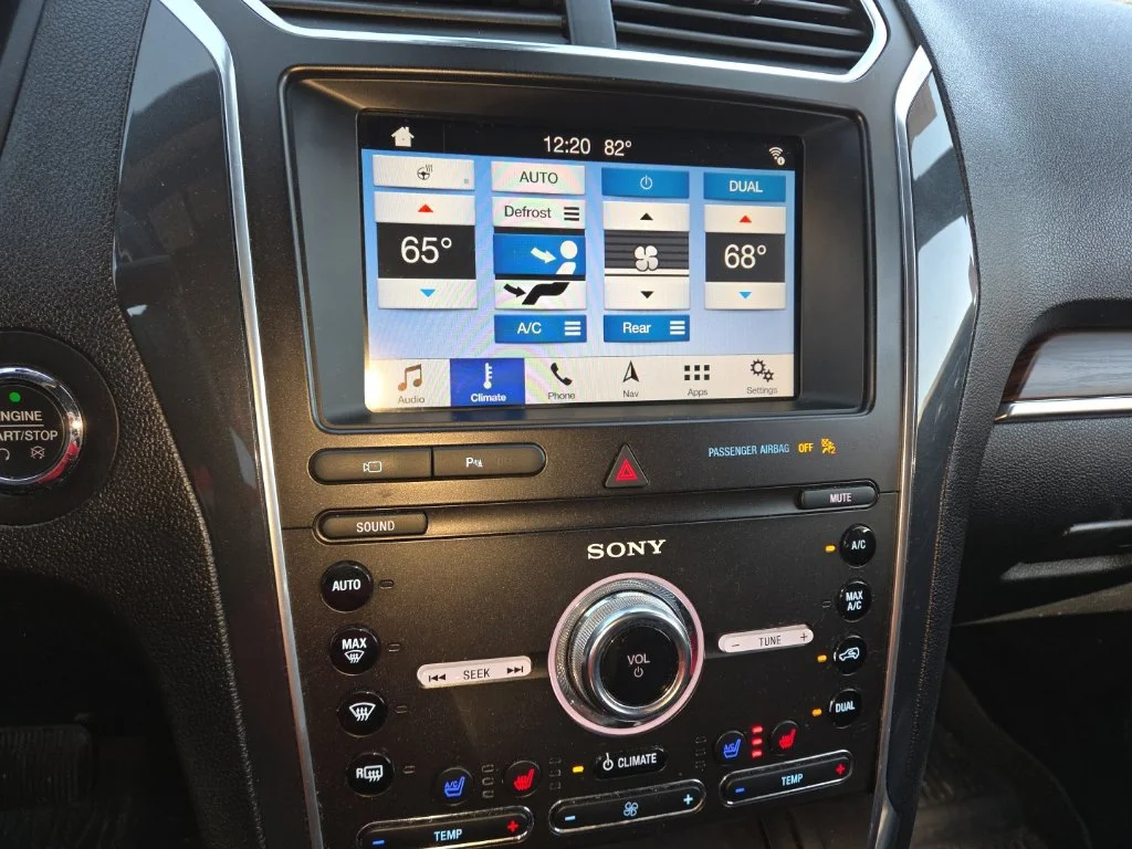 Used 2019 White Ford Limited image 11
