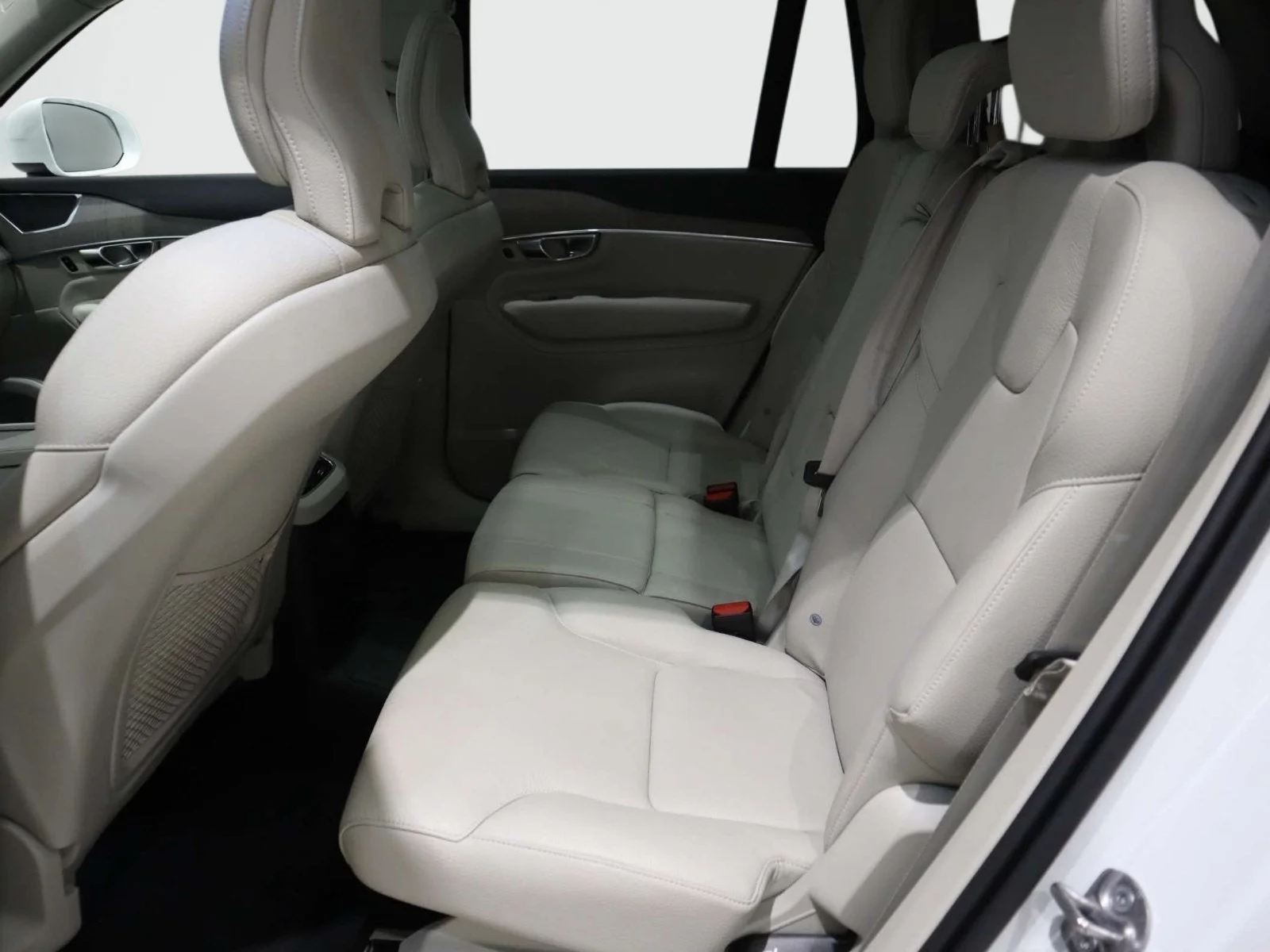Used 2025 White Volvo Plus image 14