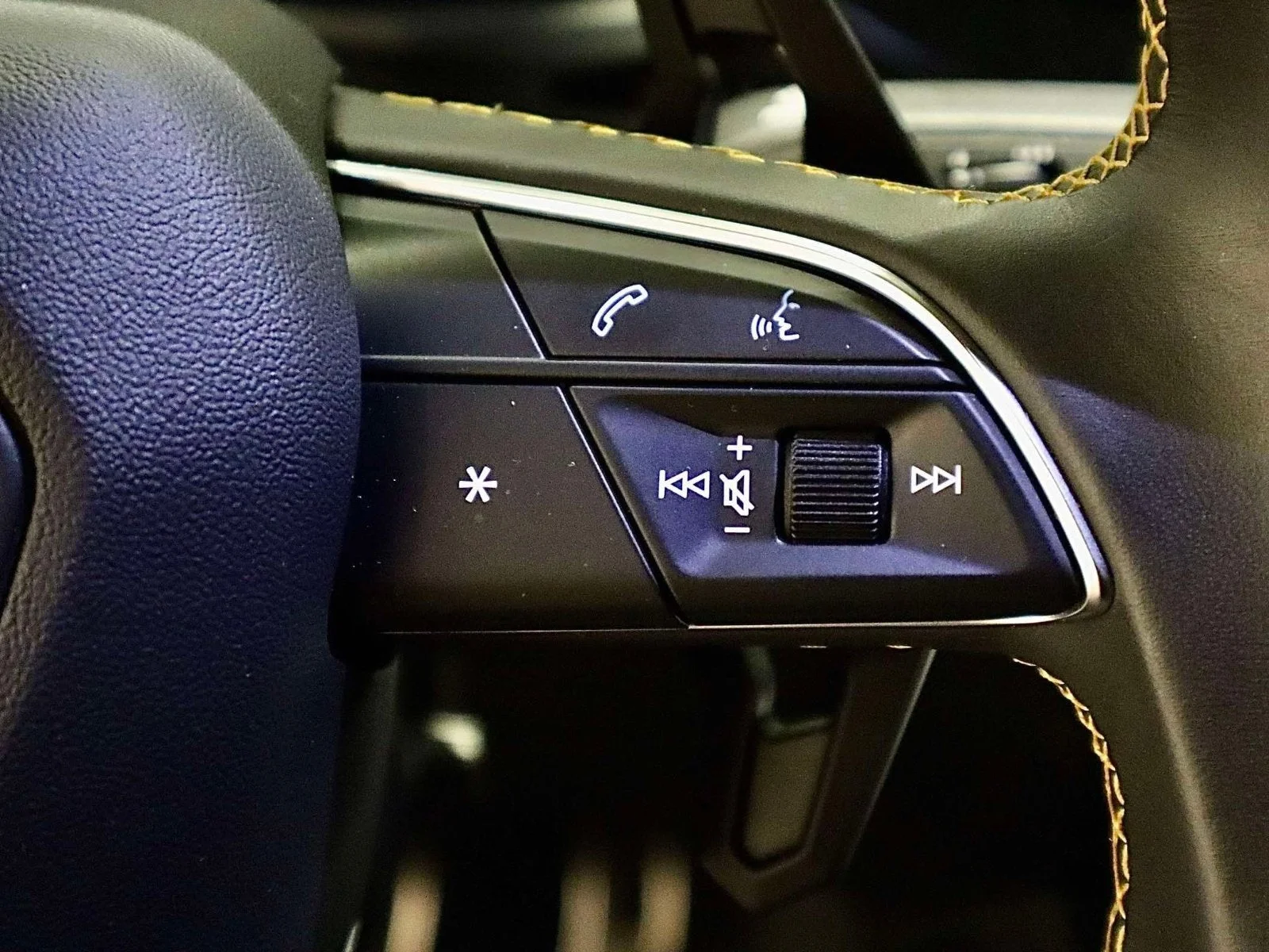 Used 2020 Blu Eleos Metallic Lamborghini  image 30