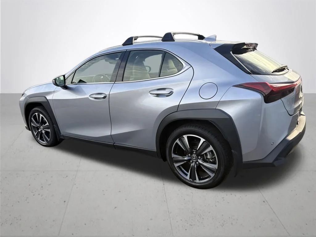 Used 2023 Silver Lexus 250h Base image 9