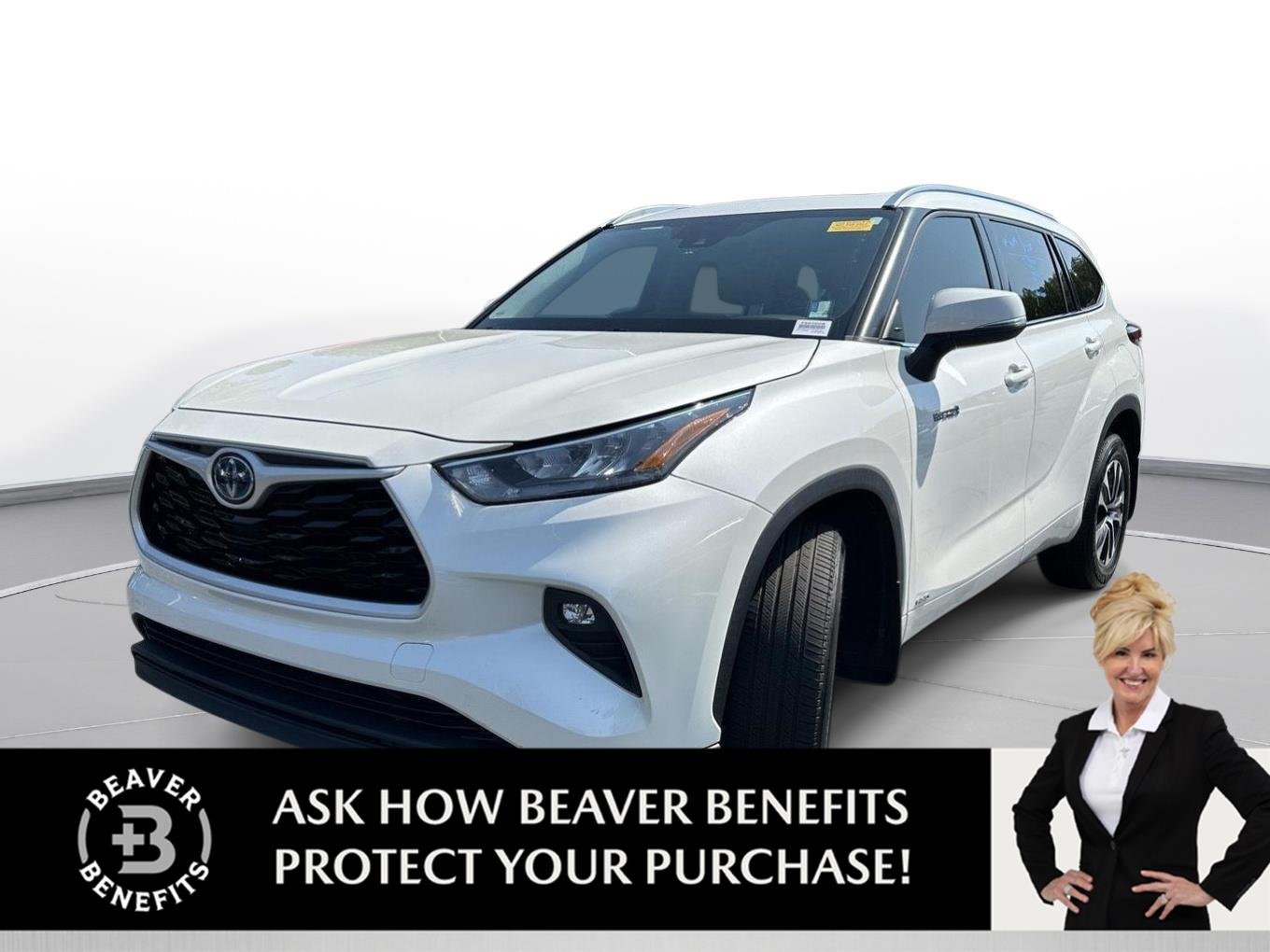 Used 2020 Blizzard Pearl Toyota XLE image 1