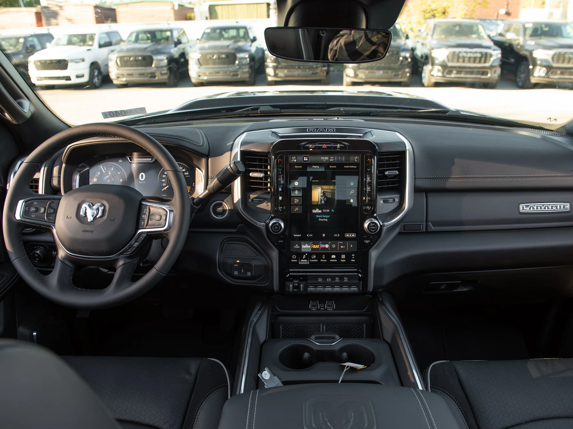 New 2027 Black RAM Laramie Night* Mega Cab 4x4, Sunroof, Heated Leather, 5th Wheel Prep image 13