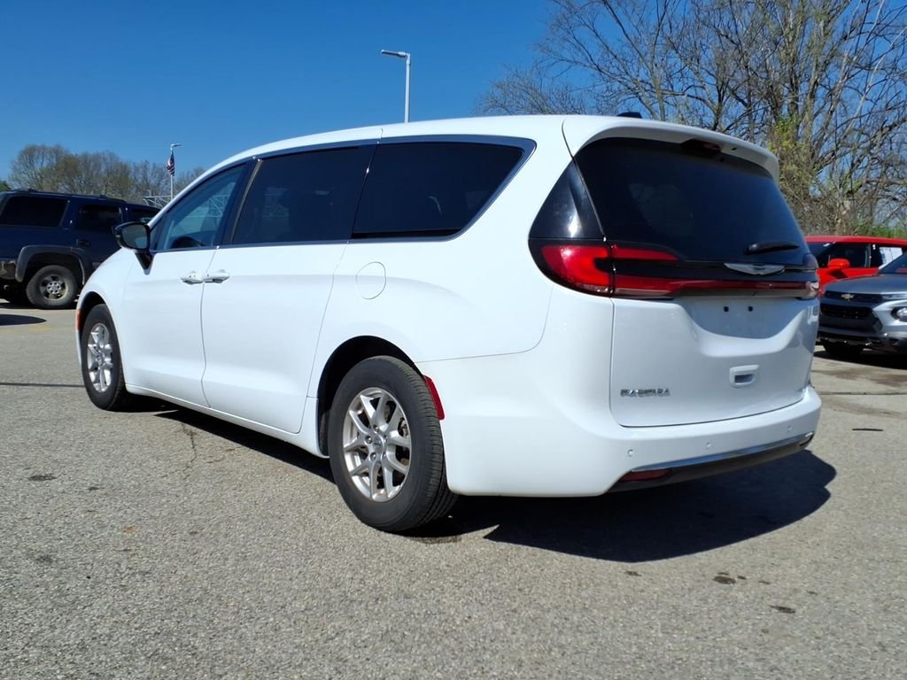Used 2024 White Chrysler Touring L image 10