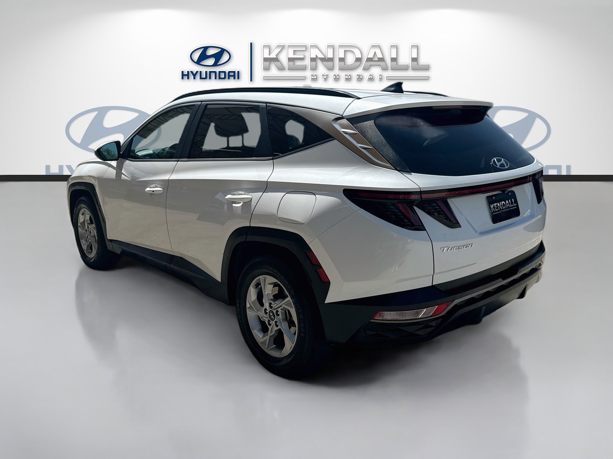 Used 2022 Quartz White Hyundai SEL image 4