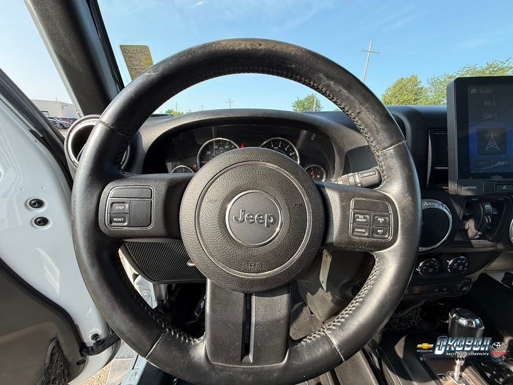 Used 2015 White Jeep Unlimited Sahara image 9