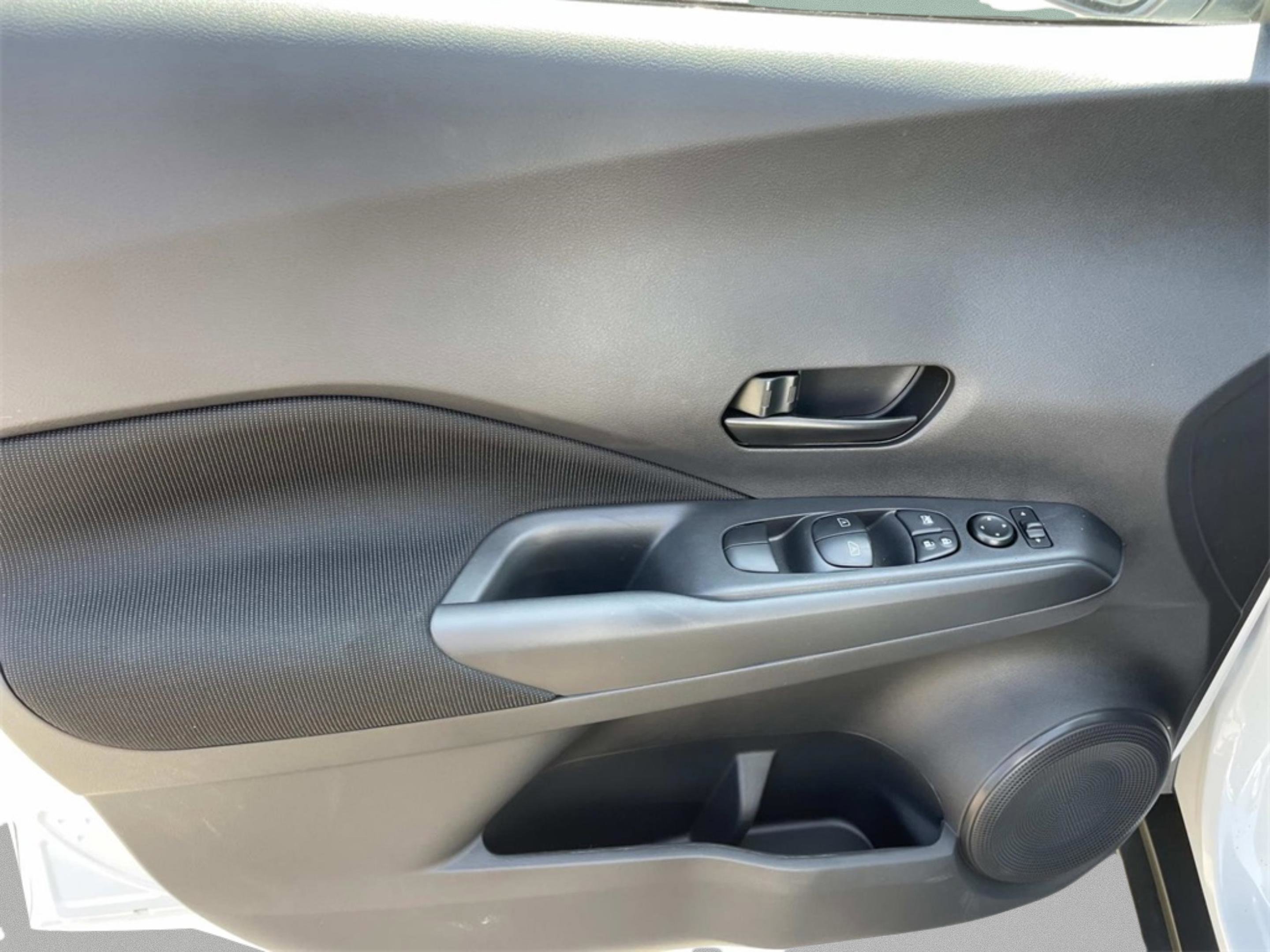 2025 Nissan KICKS PLAY Base - Photo 11