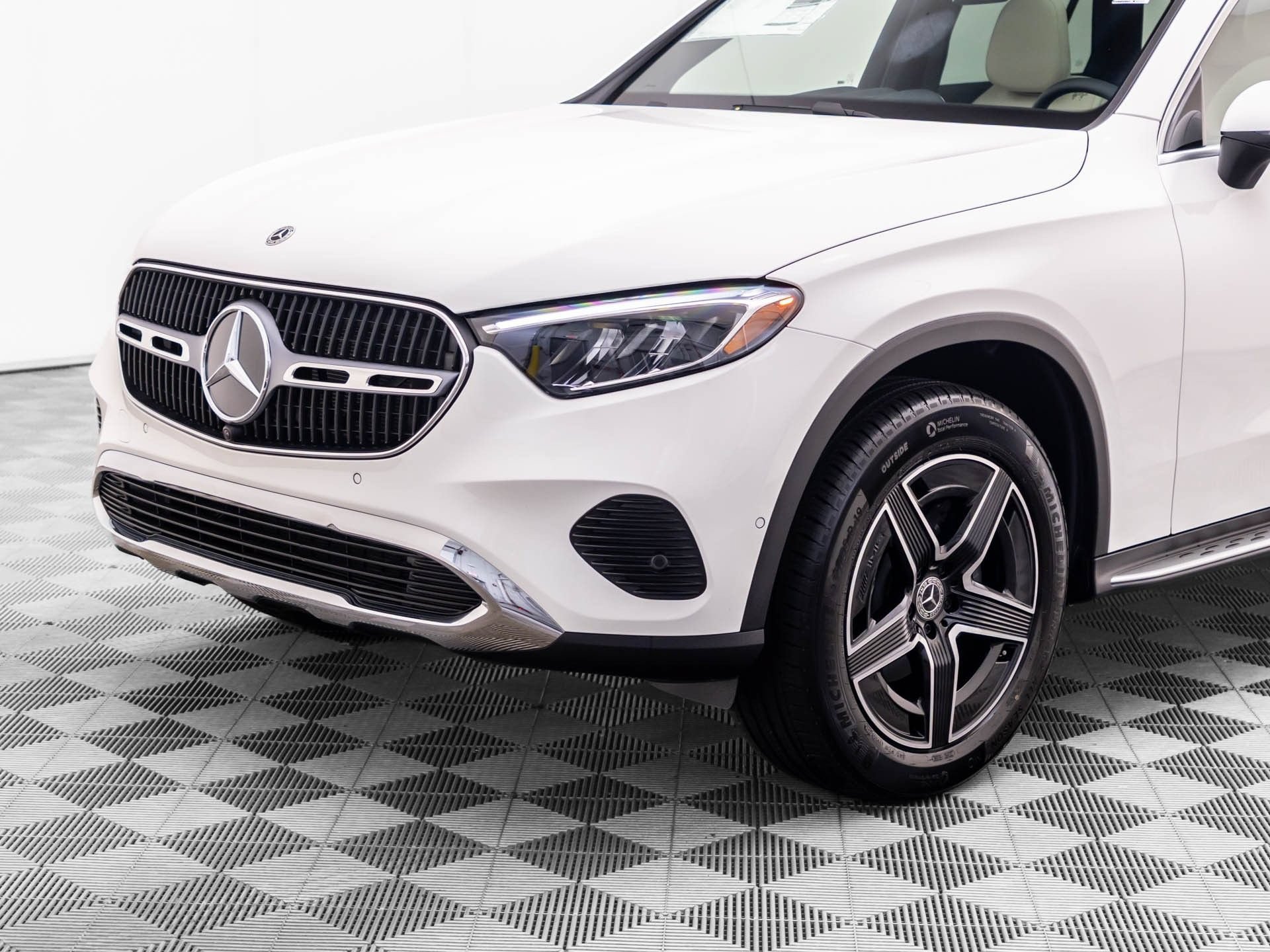 New 2027 Polar White Mercedes-Benz GLC 300 image 85