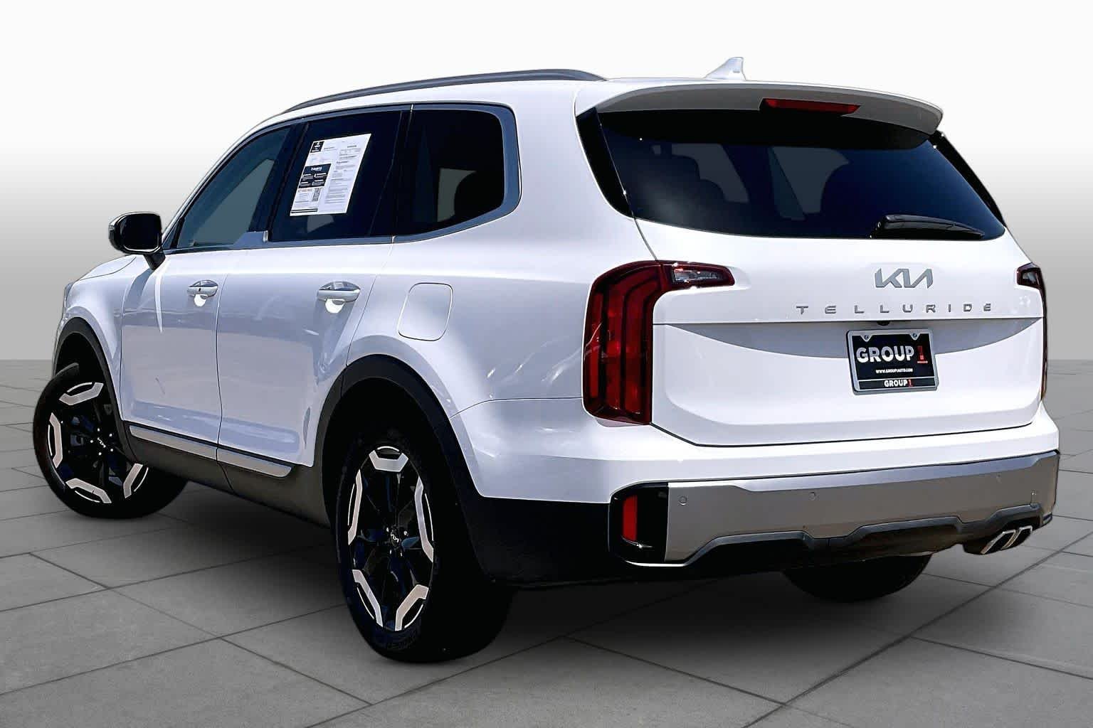 Used 2025 Glacial White Pearl Kia S image 10
