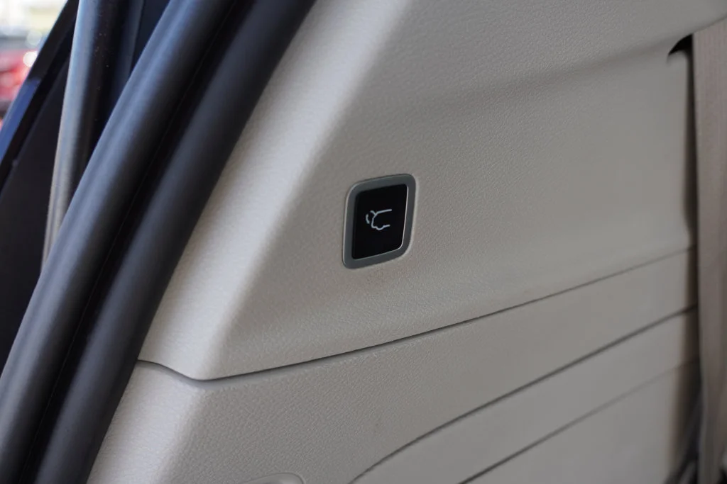 Used 2024 White Chrysler Select image 24