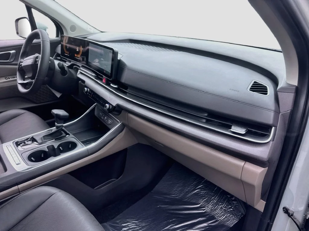 New 2027 Ivory Silver Kia EX image 30