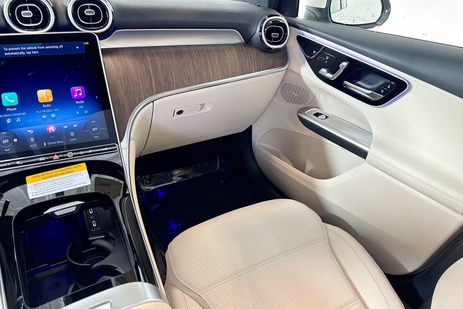 New 2026 Polar White Mercedes-Benz GLC 300 image 21