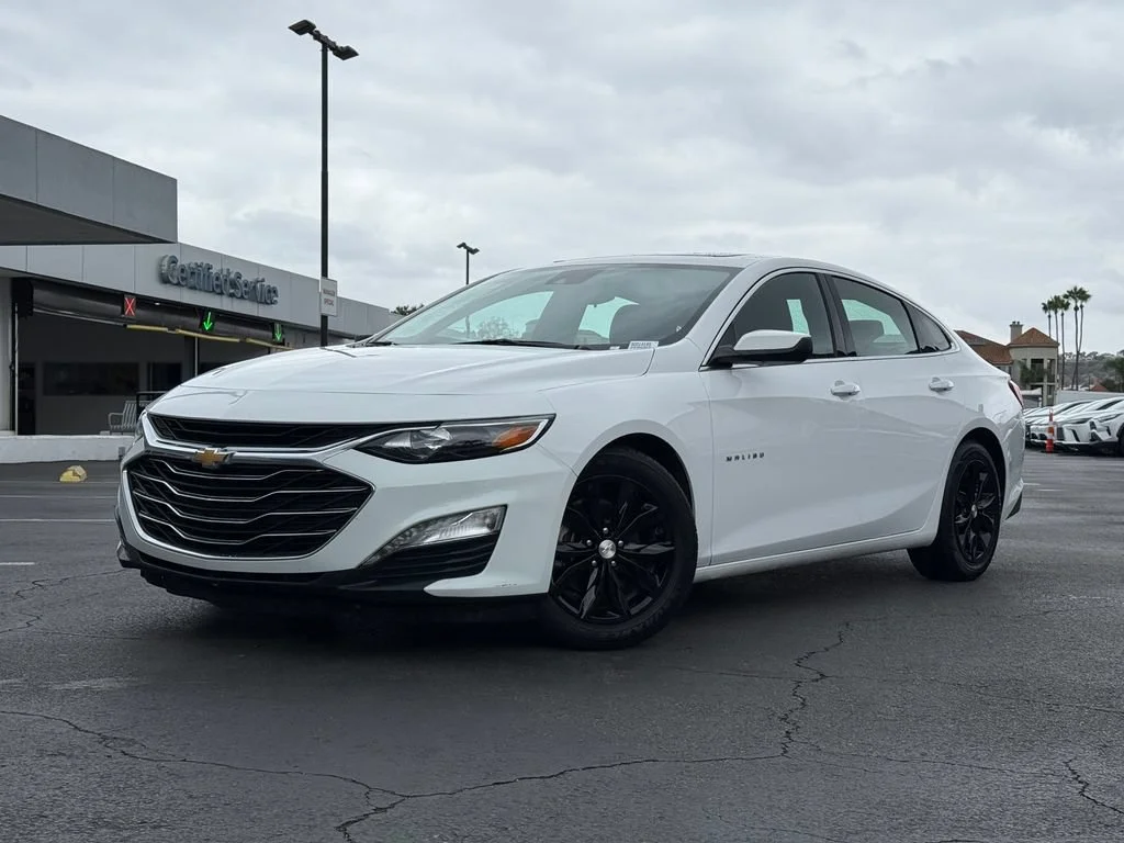 Used 2024 Summit White Chevrolet 1LT image 2