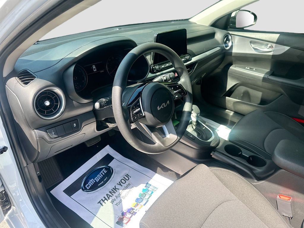 Used 2023 Snow White Pearl Kia LXS image 10