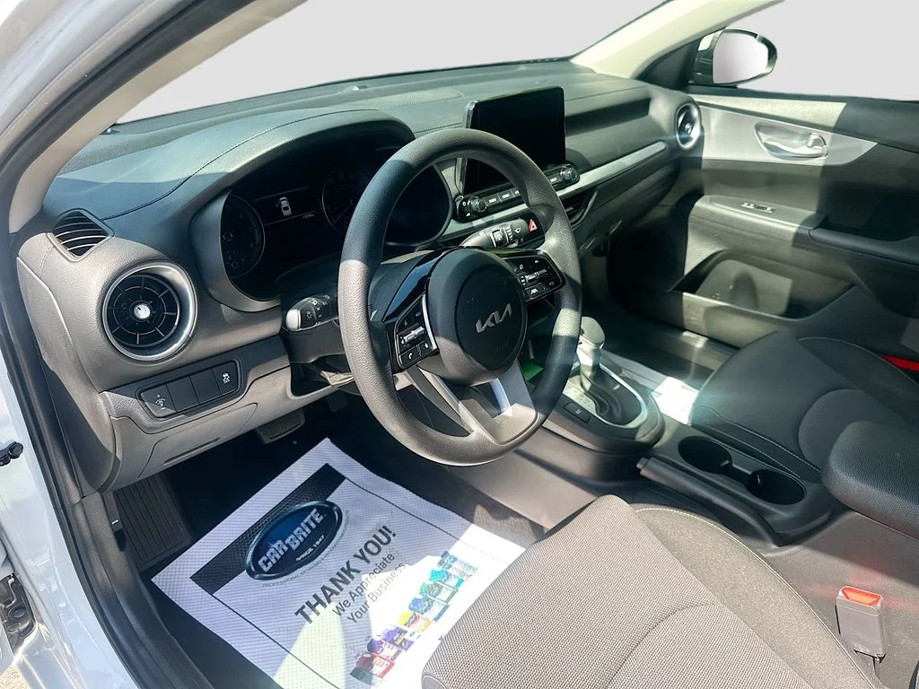 Used 2023 Snow White Pearl Kia LXS image 10