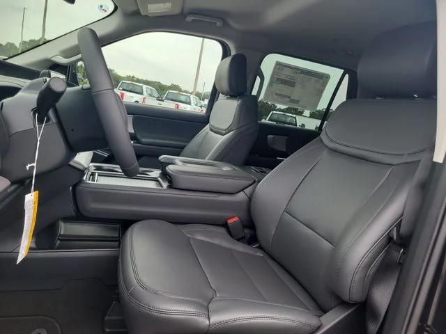 New 2027 Black Metallic Ford Active image 23