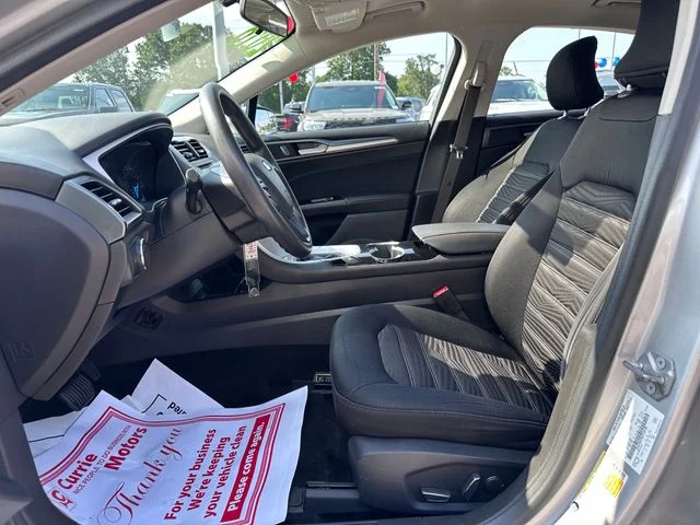 Used 2016 Silver Ford SE image 11