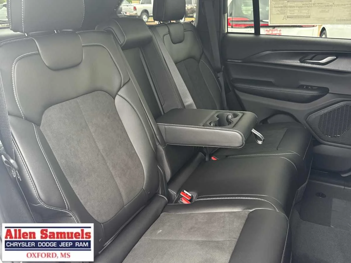 2025 Jeep Grand Cherokee Altitude - Photo 22