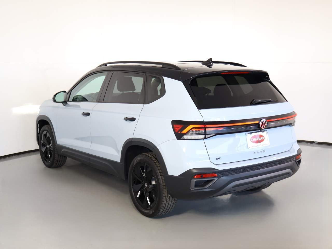 New 2026 MONUMENT GRAY W Volkswagen SE Black image 2