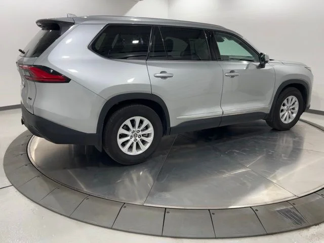 Used 2024 Silver Toyota XLE image 5