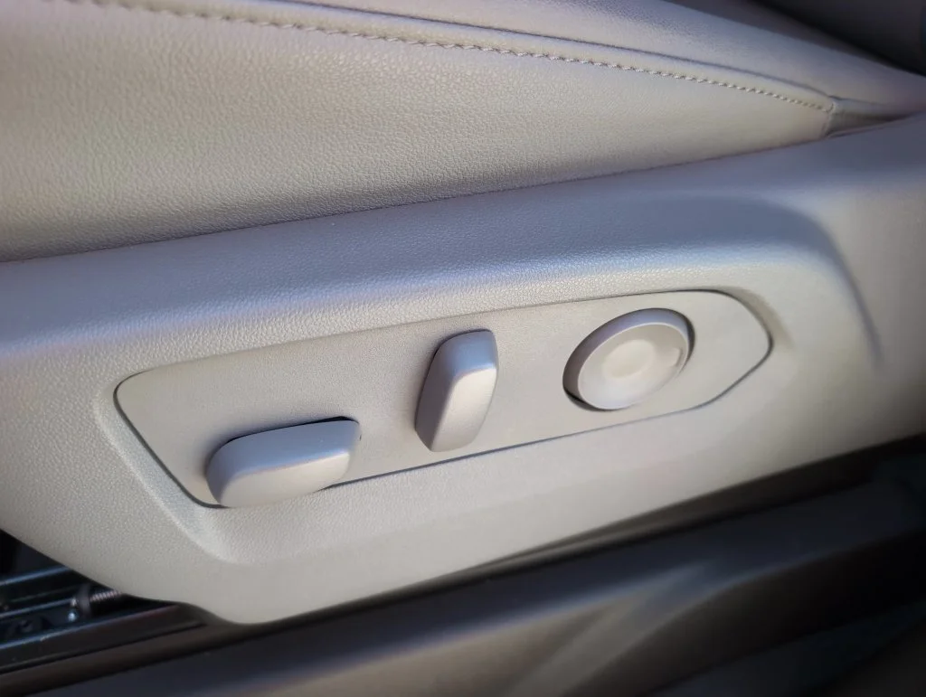 2025 Chevrolet Silverado 1500 LTZ - Photo 14