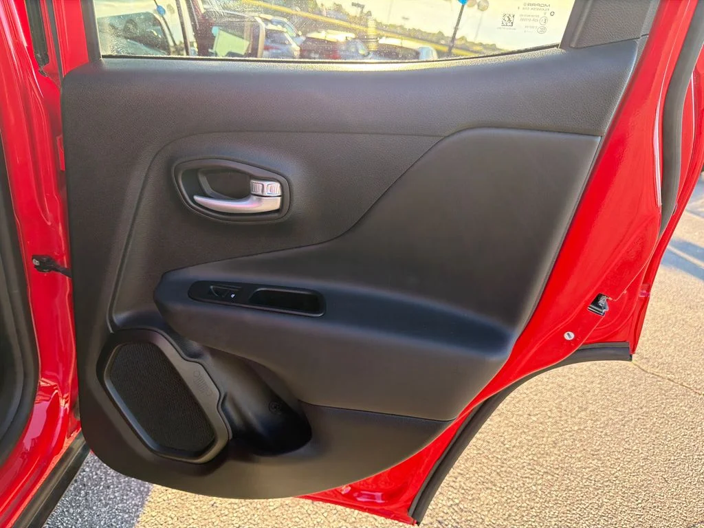 Used 2023 Red Jeep Latitude image 16