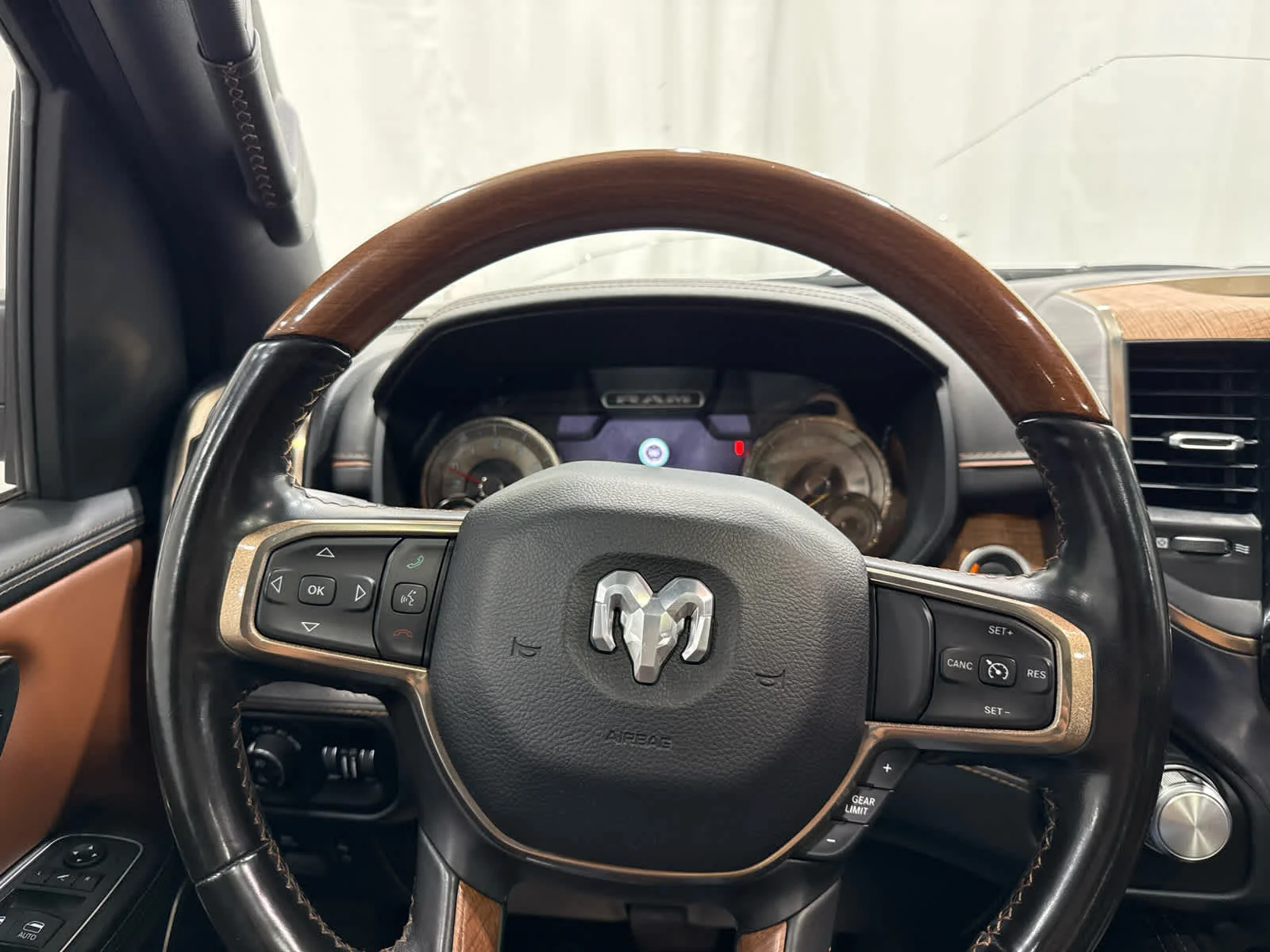 Used 2021 Wht/white Ram Longhorn image 18