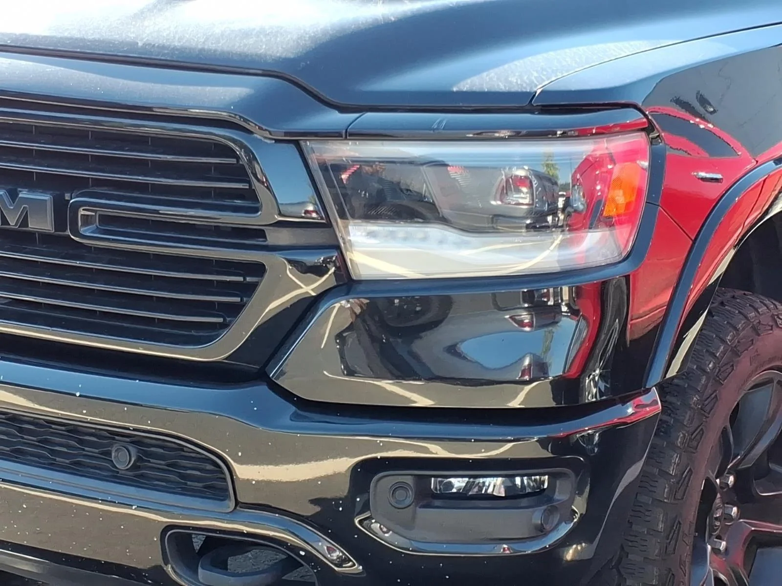 Used 2022 Diamond Black Crystal Pearlcoat Ram Laramie image 2