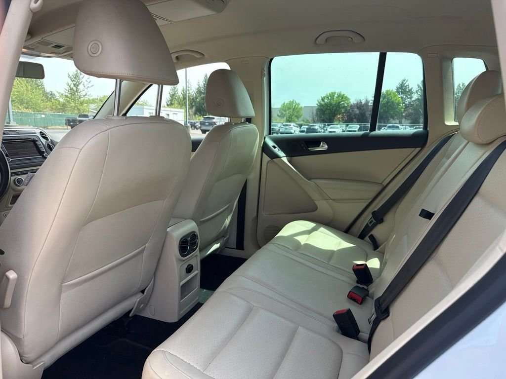 Used 2013 Candy White Volkswagen AWD One-Owner image 17