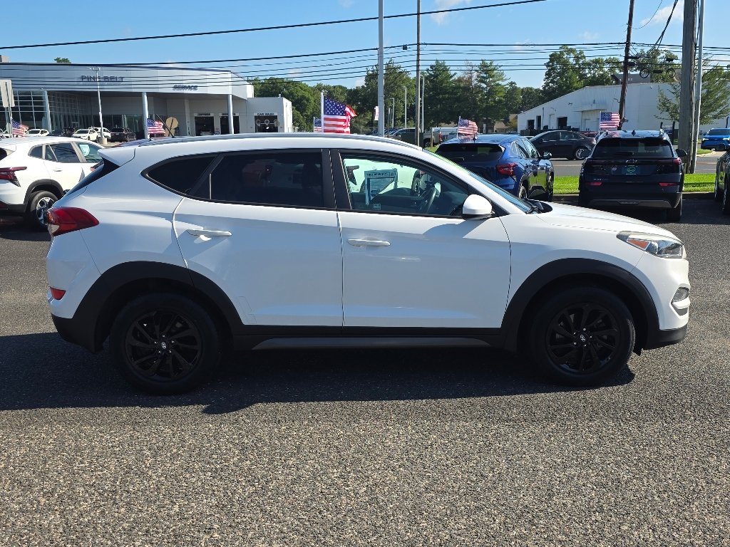Used 2016 Dazzling White Hyundai SE image 18