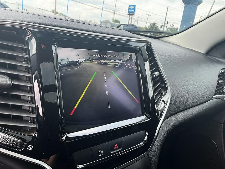 Used 2019 Gray Jeep Limited image 22