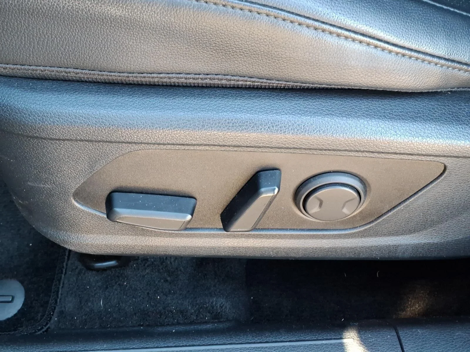 Used 2023 Fusion Black Kia EX image 17