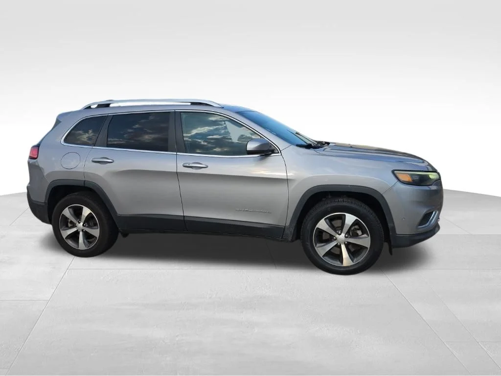 Used 2021 Silver Jeep Limited image 44