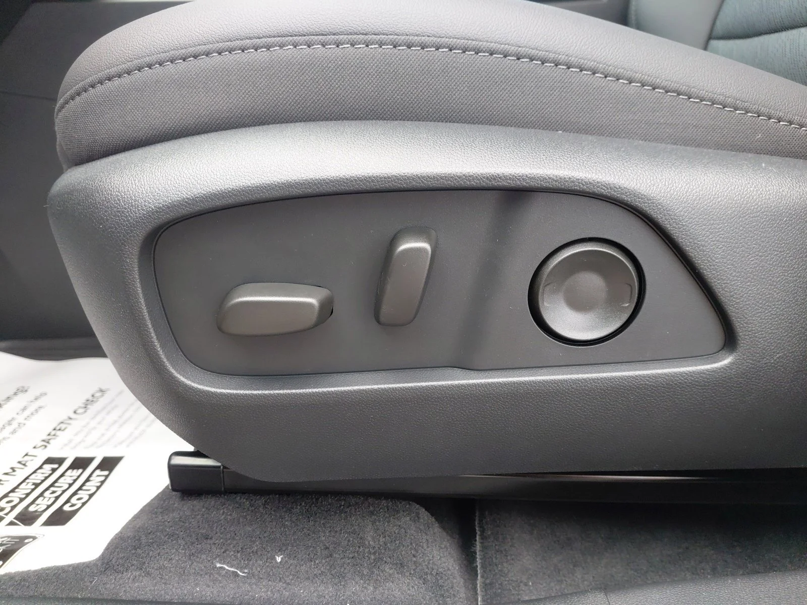 2027 Chevrolet Equinox LT - Photo 18