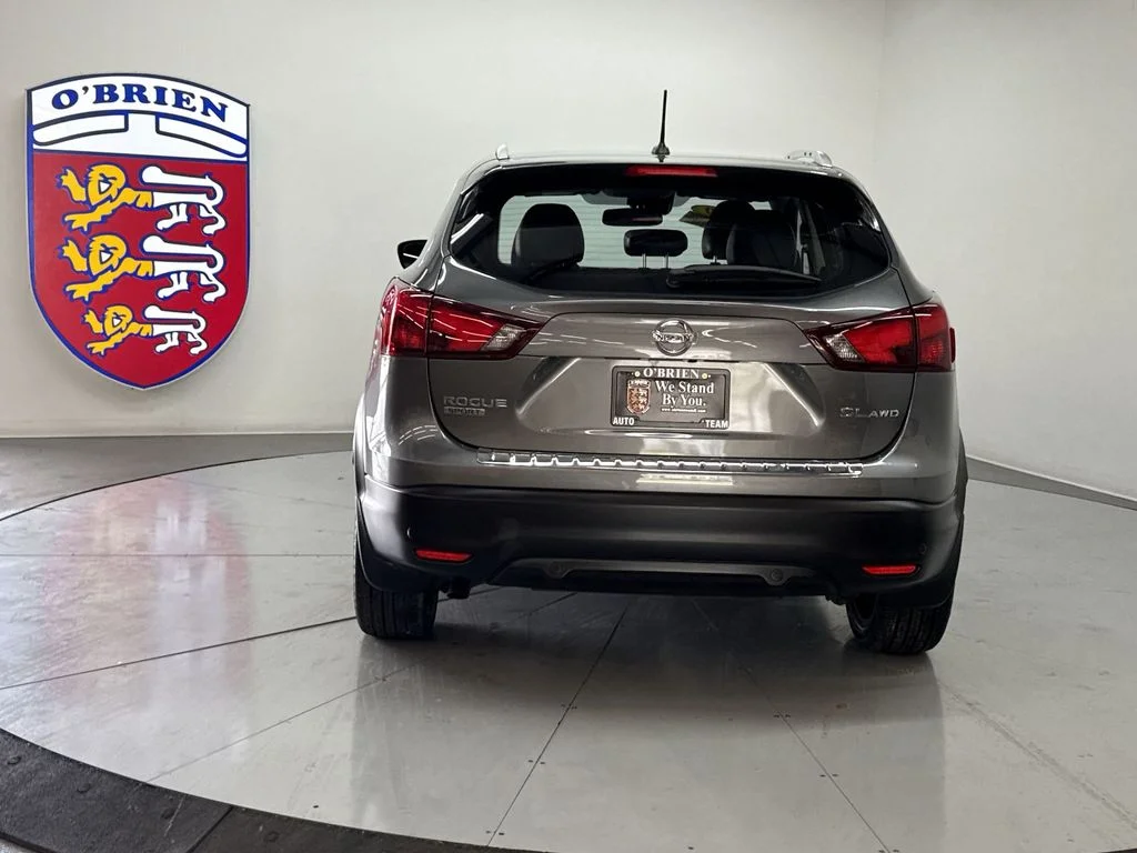 Used 2019 Gun Metallic Nissan SL image 11