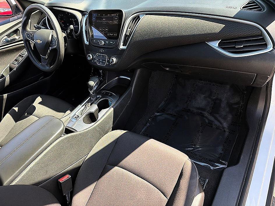 Used 2024 Summit White Chevrolet LT image 23