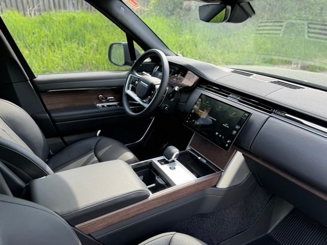 New 2026 Carpathian Grey Land Rover SE image 19