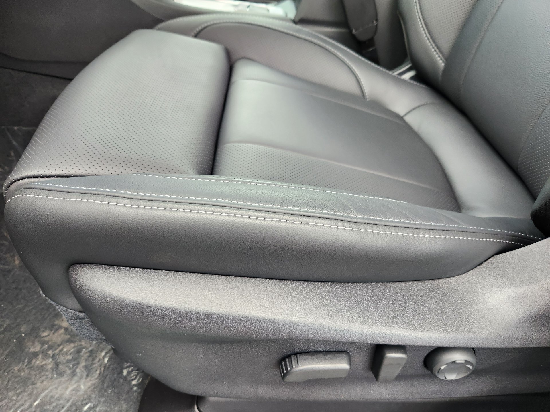 New 2026 SAPPHIRE BLUE PEARL Subaru Limited 7-Passenger image 18
