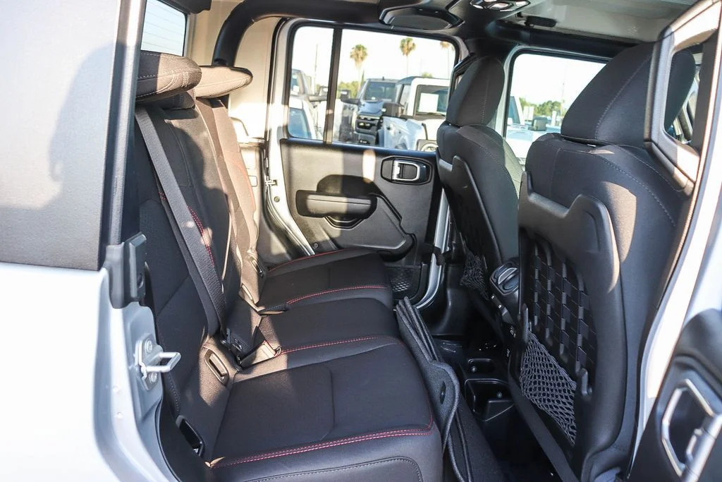 Used 2022 Silver Jeep Rubicon image 19