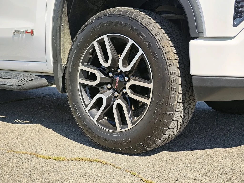 2026 GMC Sierra 1500 AT4 - Photo 9