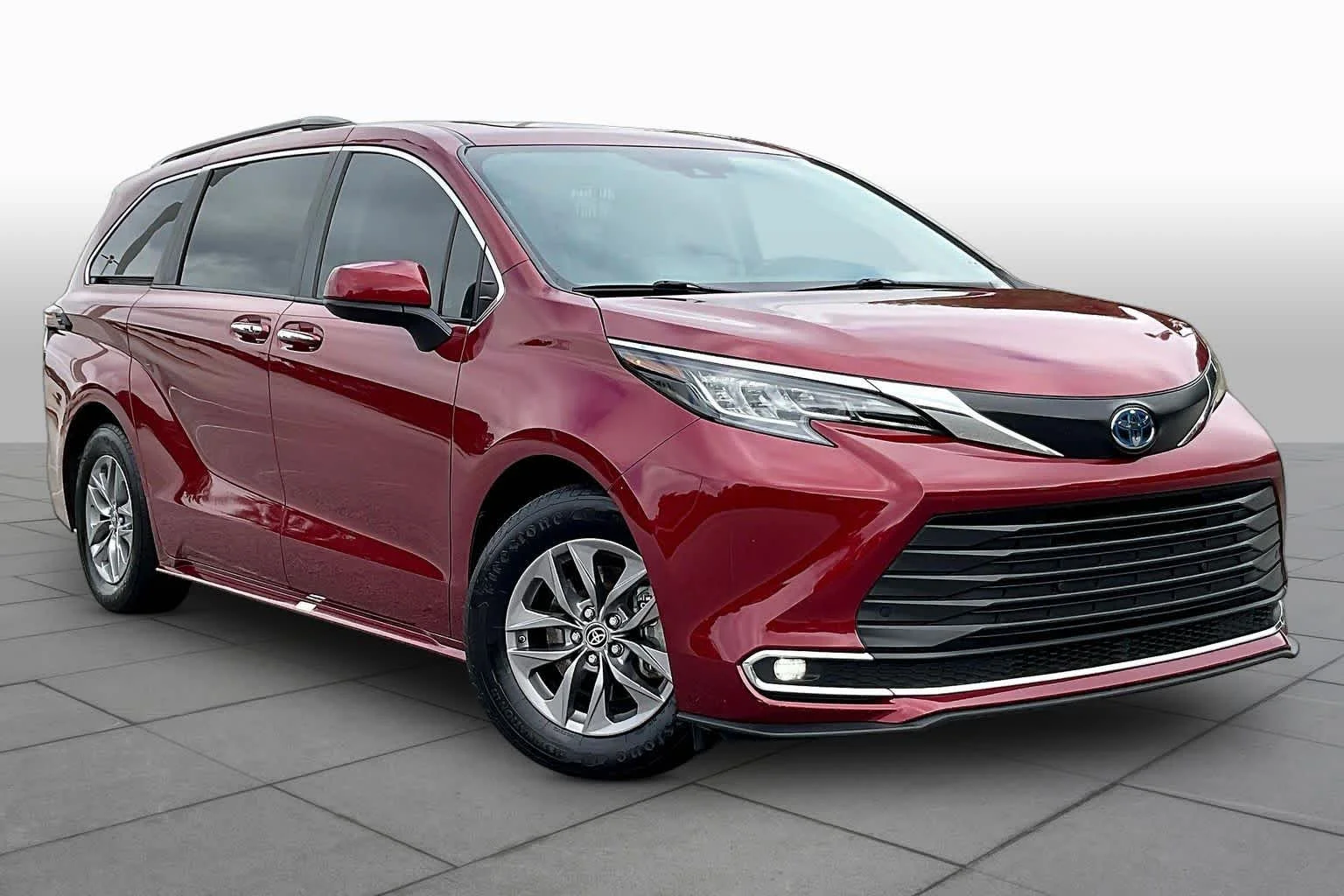 Used 2023 Ruby Flare Pearl Toyota XLE image 3