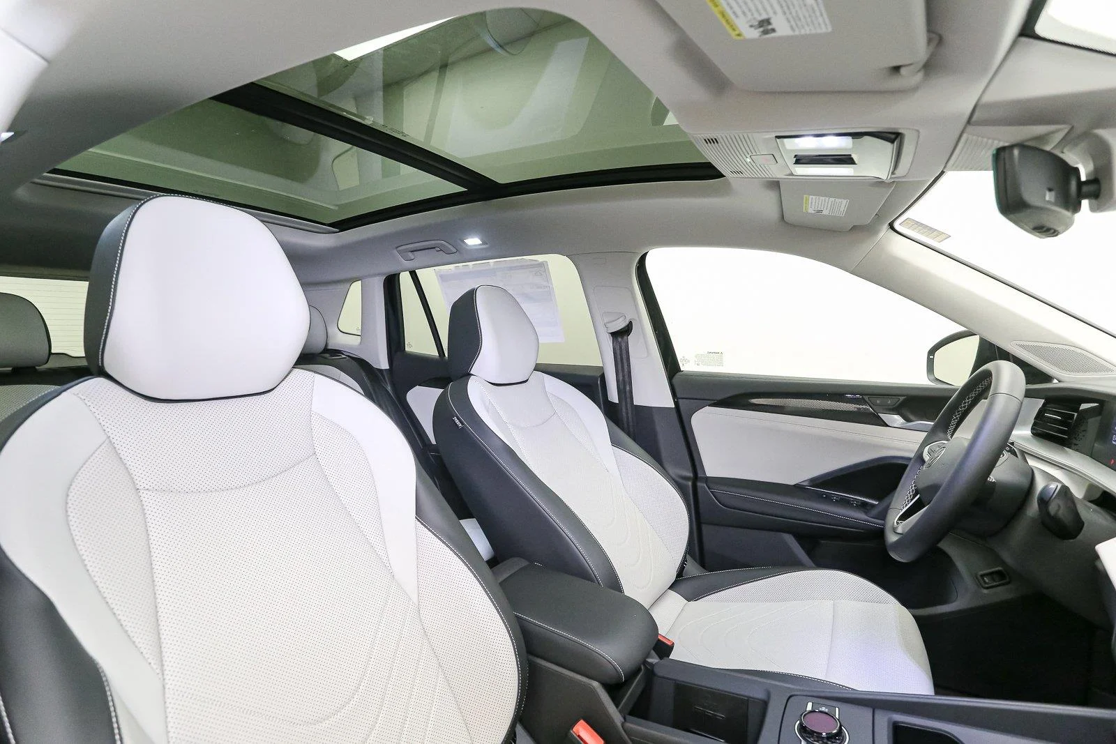 New 2026 Deep Black Pearl Volkswagen SE image 14